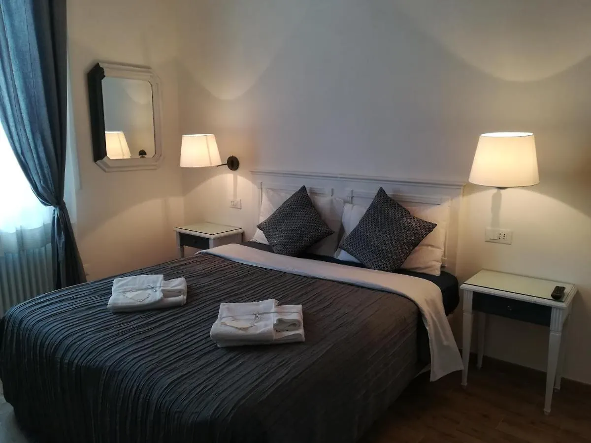 In San Frediano B&B Firenze Bed & Breakfast
